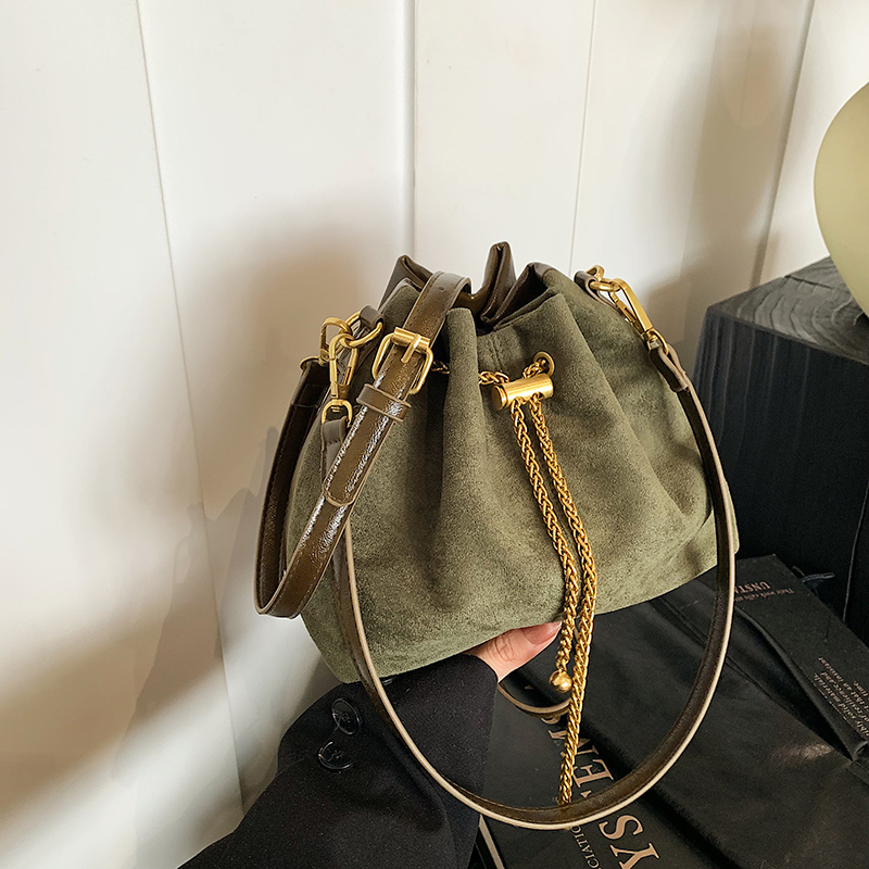 Weiche Pendler-Umhängetaschen  – Bucket Bag Suede Bewertung und Preis
